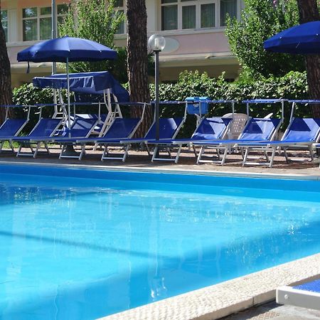 Hotel Tiffany Ρίμινι Εξωτερικό φωτογραφία