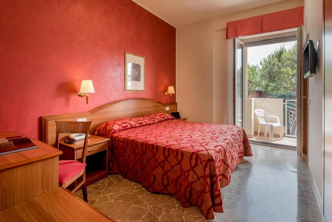 Hotel Tiffany Ρίμινι Εξωτερικό φωτογραφία
