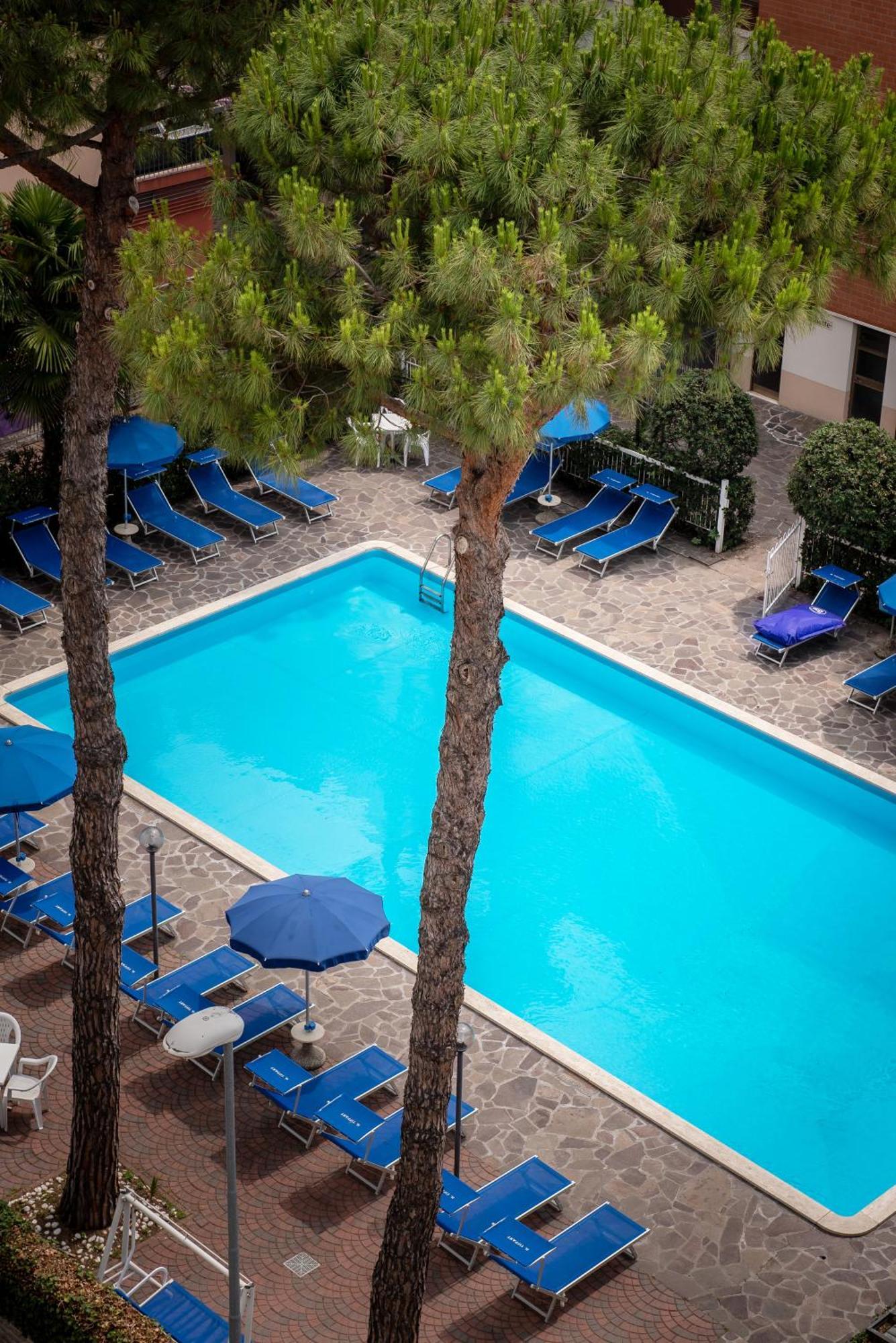 Hotel Tiffany Ρίμινι Εξωτερικό φωτογραφία