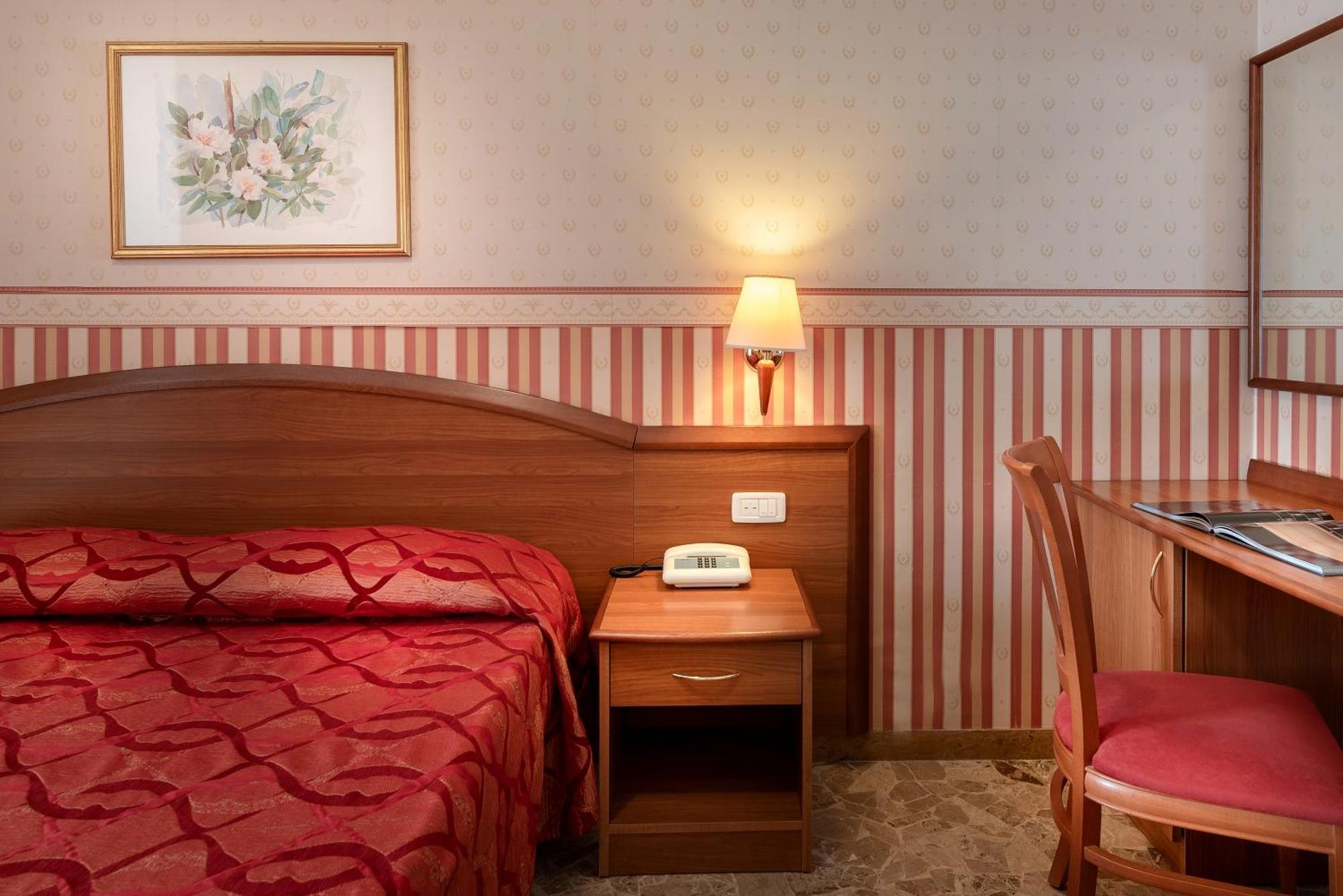 Hotel Tiffany Ρίμινι Εξωτερικό φωτογραφία