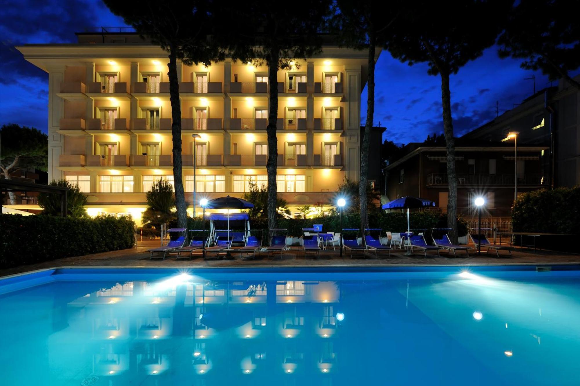 Hotel Tiffany Ρίμινι Εξωτερικό φωτογραφία