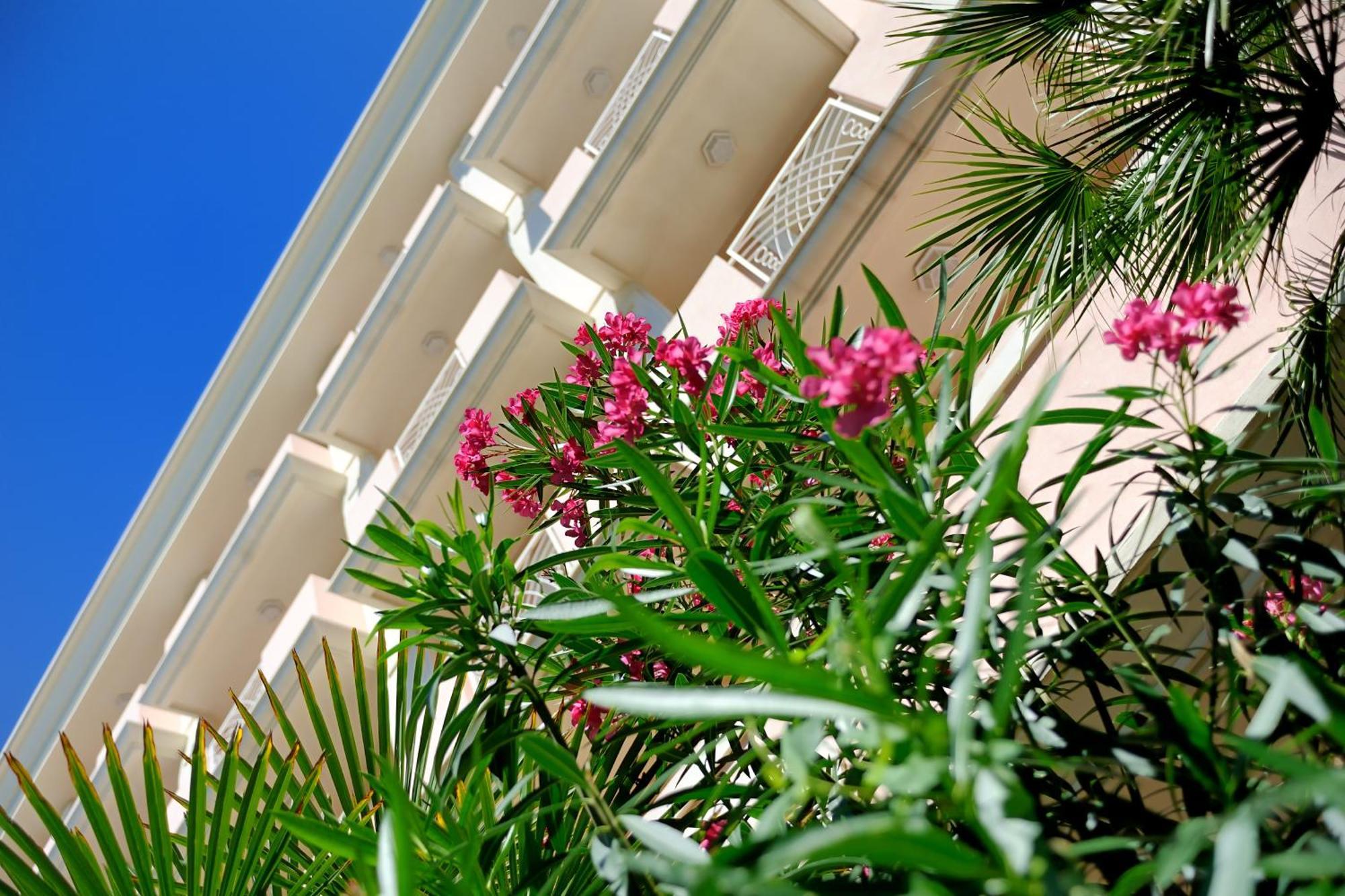 Hotel Tiffany Ρίμινι Εξωτερικό φωτογραφία
