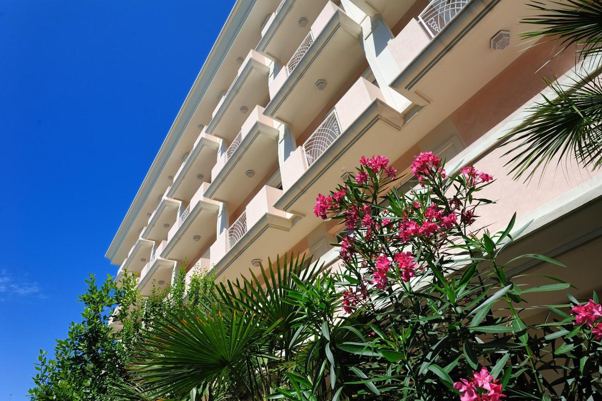 Hotel Tiffany Ρίμινι Εξωτερικό φωτογραφία