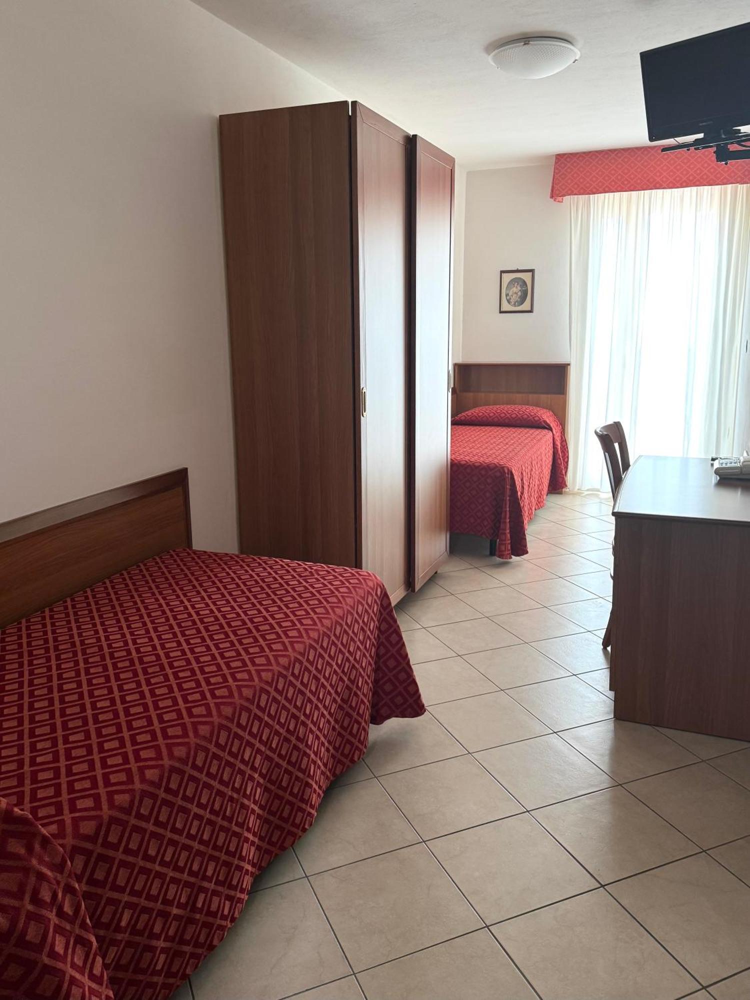 Hotel Tiffany Ρίμινι Εξωτερικό φωτογραφία