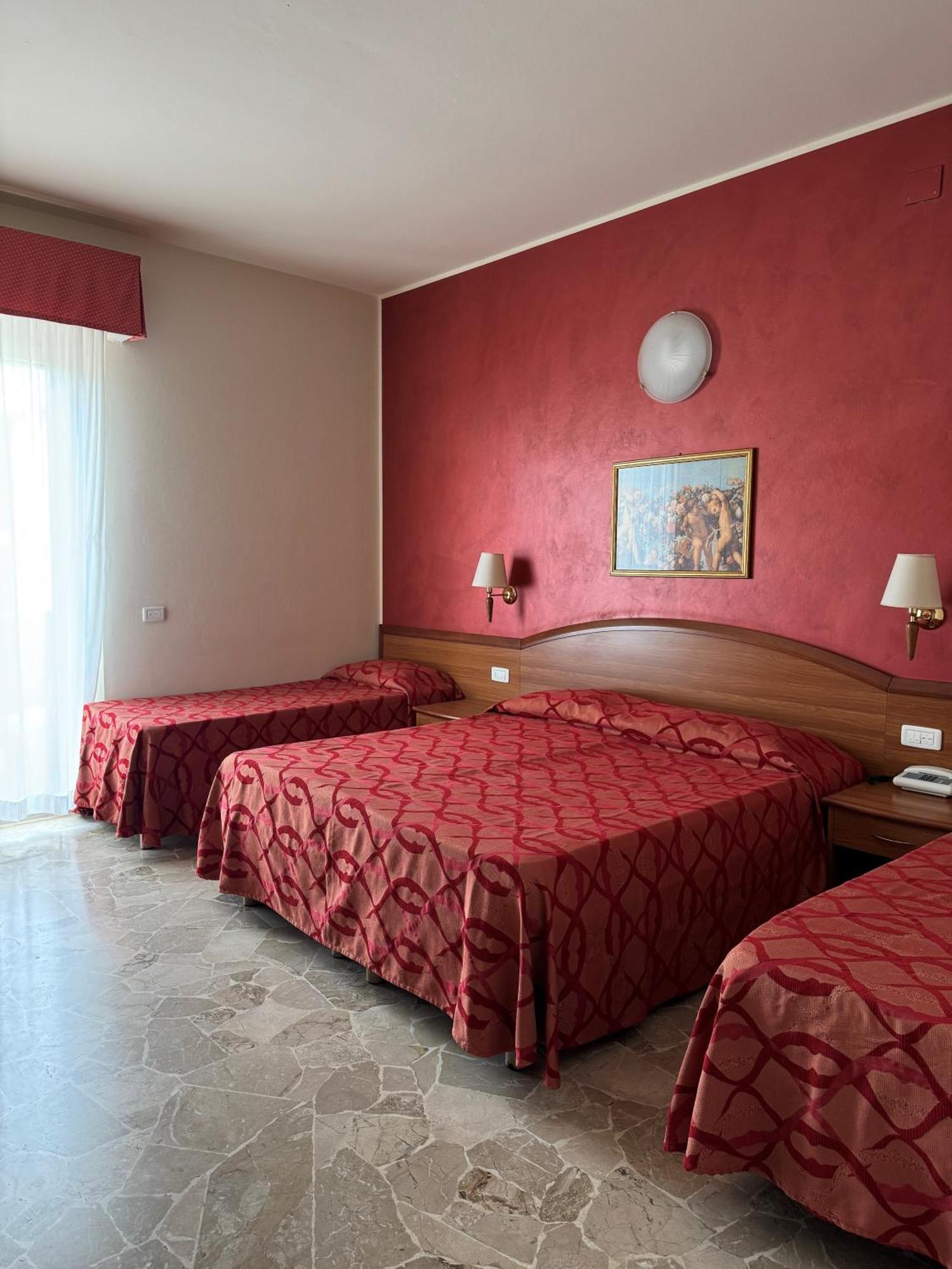 Hotel Tiffany Ρίμινι Εξωτερικό φωτογραφία