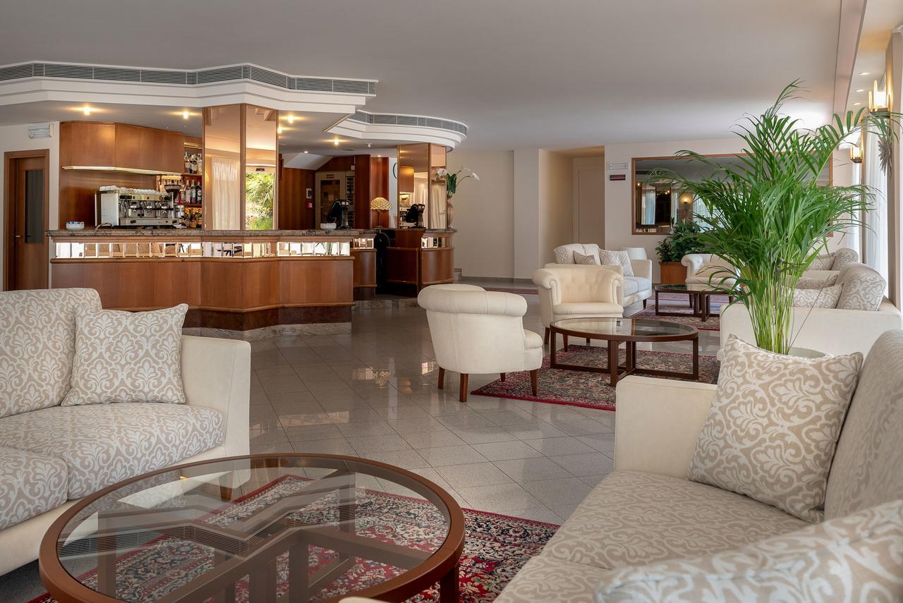 Hotel Tiffany Ρίμινι Εξωτερικό φωτογραφία