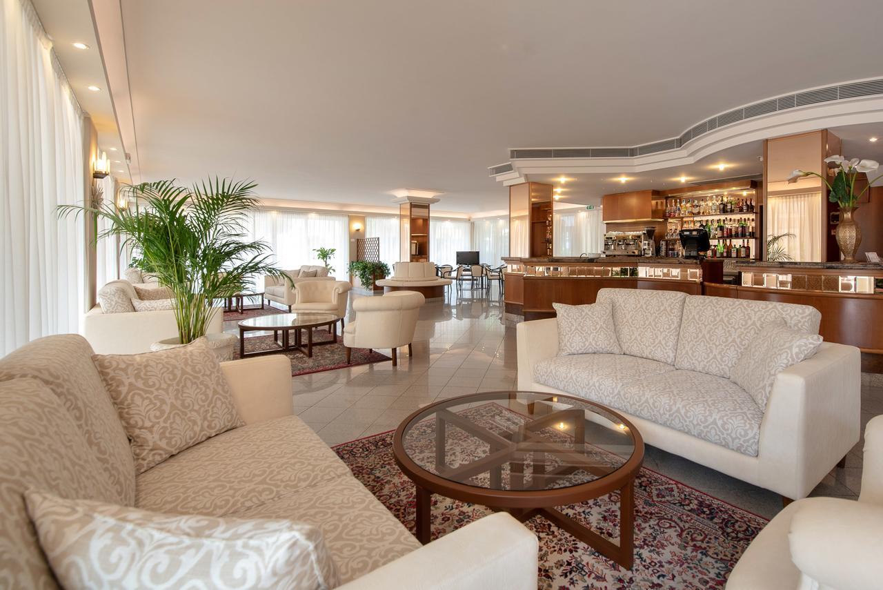 Hotel Tiffany Ρίμινι Εξωτερικό φωτογραφία