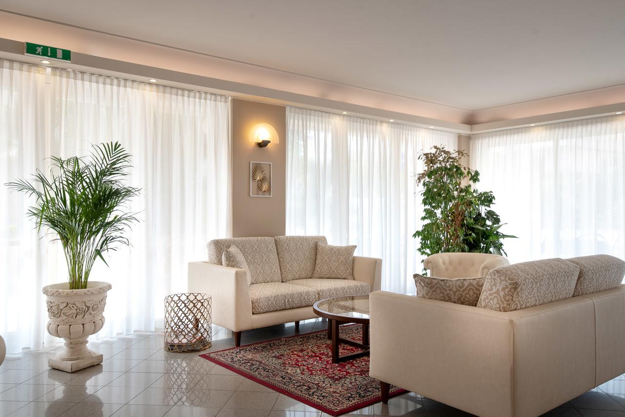 Hotel Tiffany Ρίμινι Εξωτερικό φωτογραφία